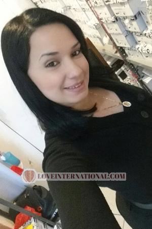 172948 - Yissel Edad: 34 - Dominican Republic