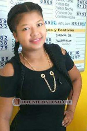 176818 - Isaura Edad: 26 - Colombia