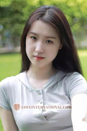 201368 - Xiaotong Edad: 25 - China