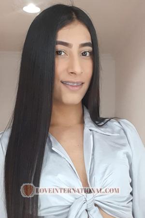 204579 - Laura Edad: 24 - Colombia