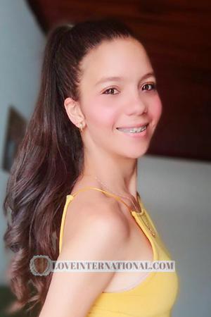 209762 - Joselyn Edad: 31 - Costa Rica