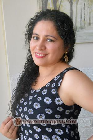 223311 - Julissa Edad: 48 - Perú