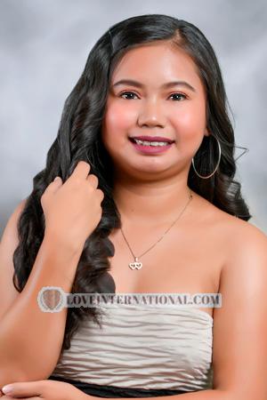 223480 - Mary Charies Edad: 22 - Filipinas