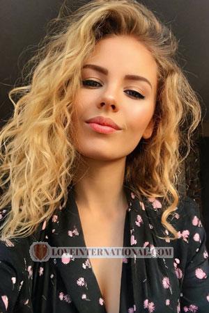 223688 - Oleksandra Edad: 25 - Ucrania
