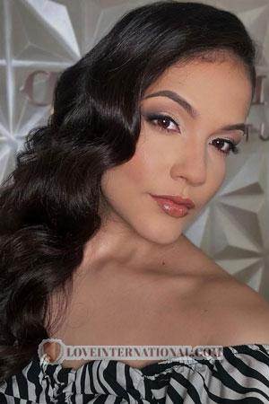 223714 - Laura Edad: 21 - Colombia
