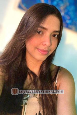 223718 - Kiara Edad: 21 - Colombia