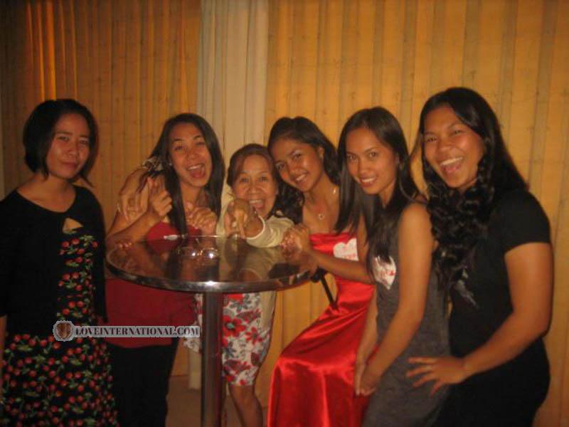 Philippine-Women-8653-1